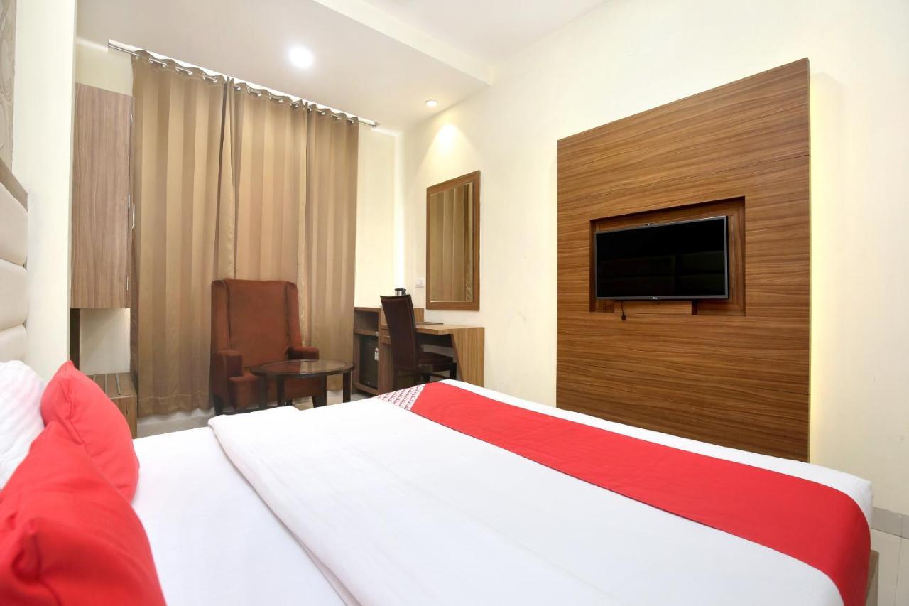 Capital O 8510 Welcome Inn อัมริตสา ภายนอก รูปภาพ