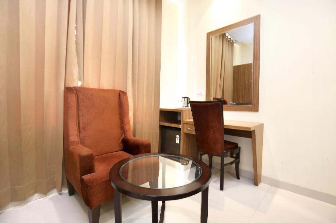 Capital O 8510 Welcome Inn อัมริตสา ภายนอก รูปภาพ