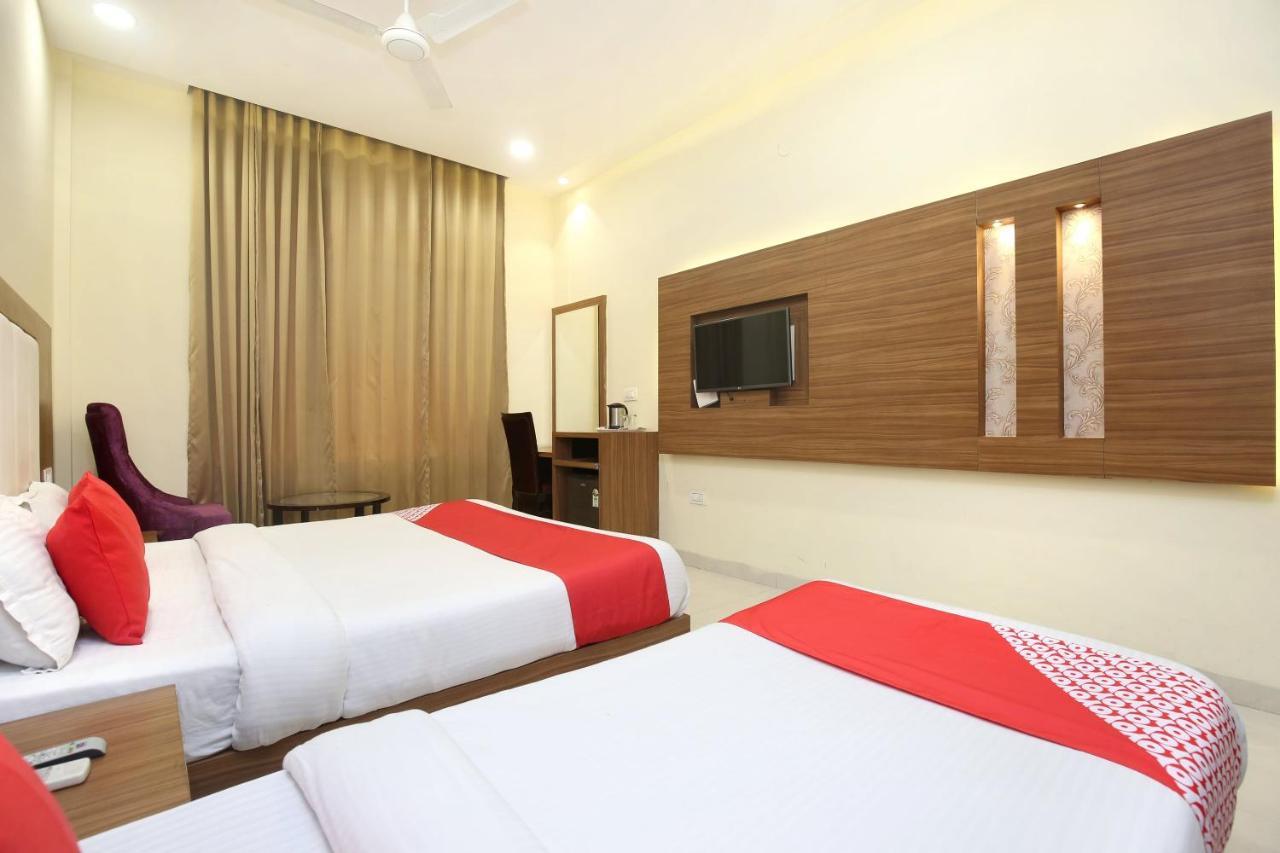 Capital O 8510 Welcome Inn อัมริตสา ภายนอก รูปภาพ