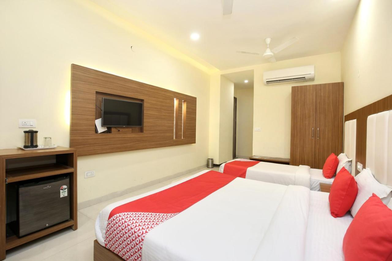 Capital O 8510 Welcome Inn อัมริตสา ภายนอก รูปภาพ