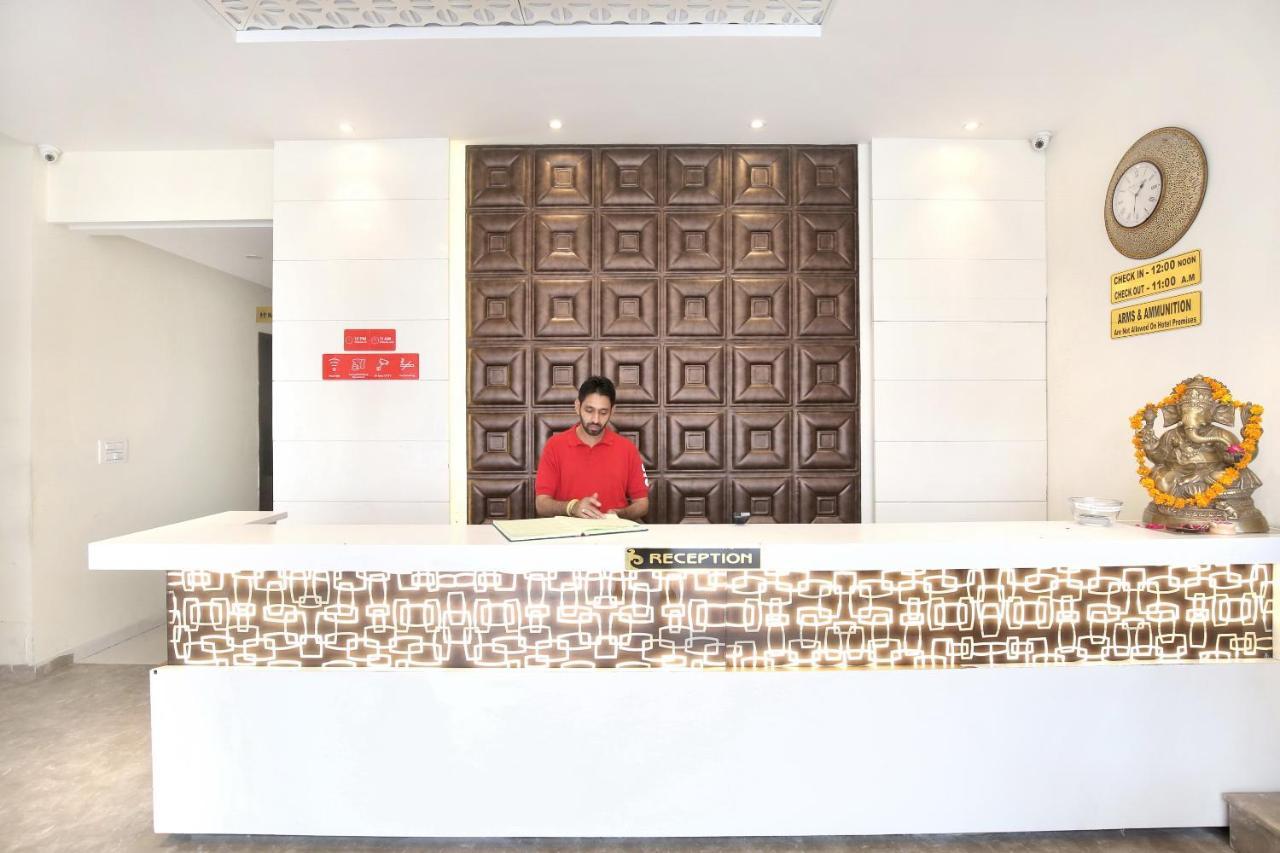 Capital O 8510 Welcome Inn อัมริตสา ภายนอก รูปภาพ