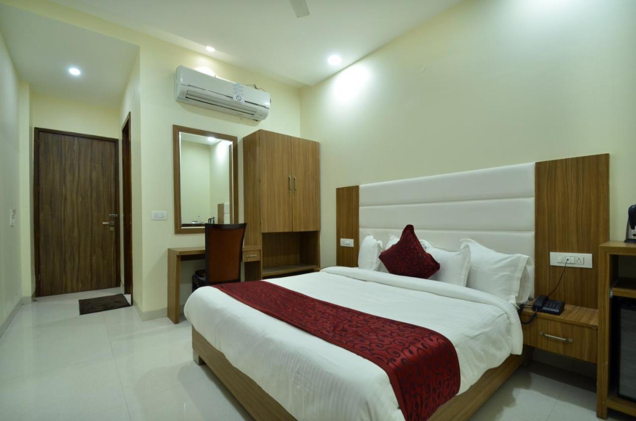 Capital O 8510 Welcome Inn อัมริตสา ภายนอก รูปภาพ