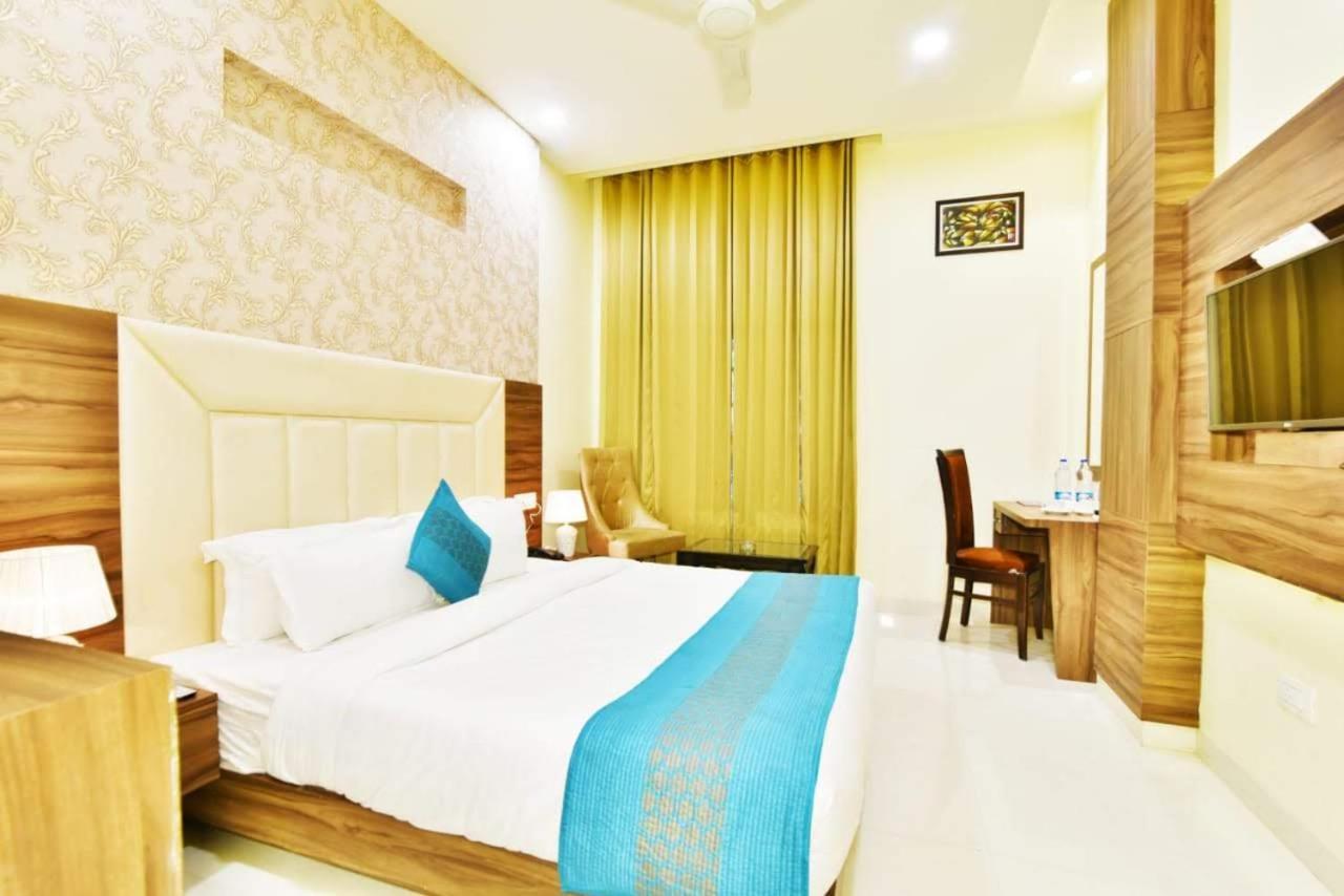 Capital O 8510 Welcome Inn อัมริตสา ภายนอก รูปภาพ