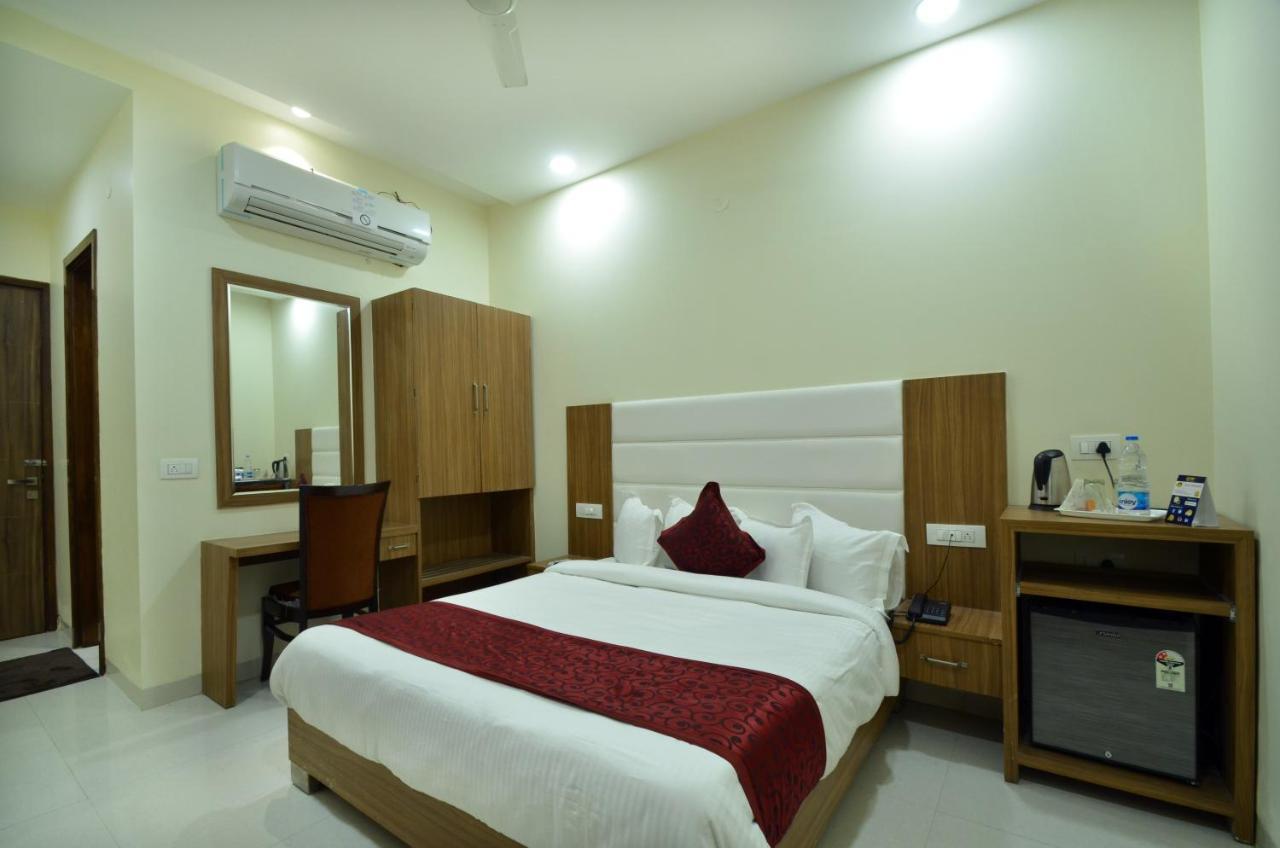 Capital O 8510 Welcome Inn อัมริตสา ภายนอก รูปภาพ